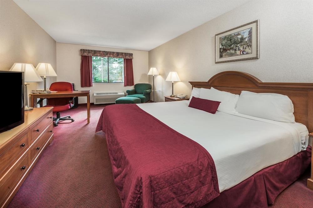 Hotel Baymont By Wyndham Logan Exterior foto