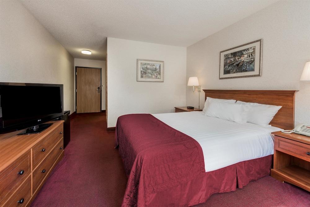 Hotel Baymont By Wyndham Logan Exterior foto