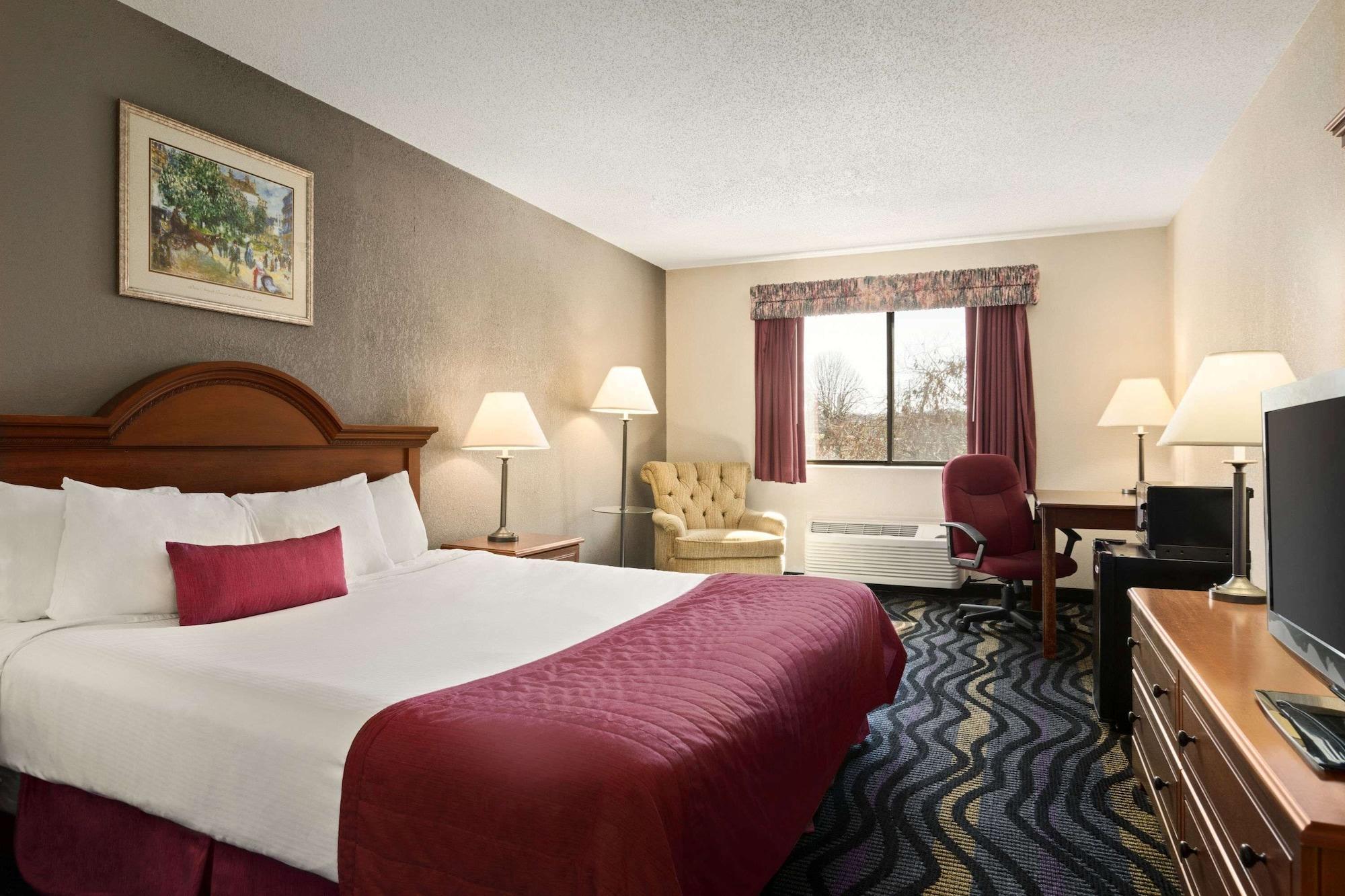 Hotel Baymont By Wyndham Logan Exterior foto