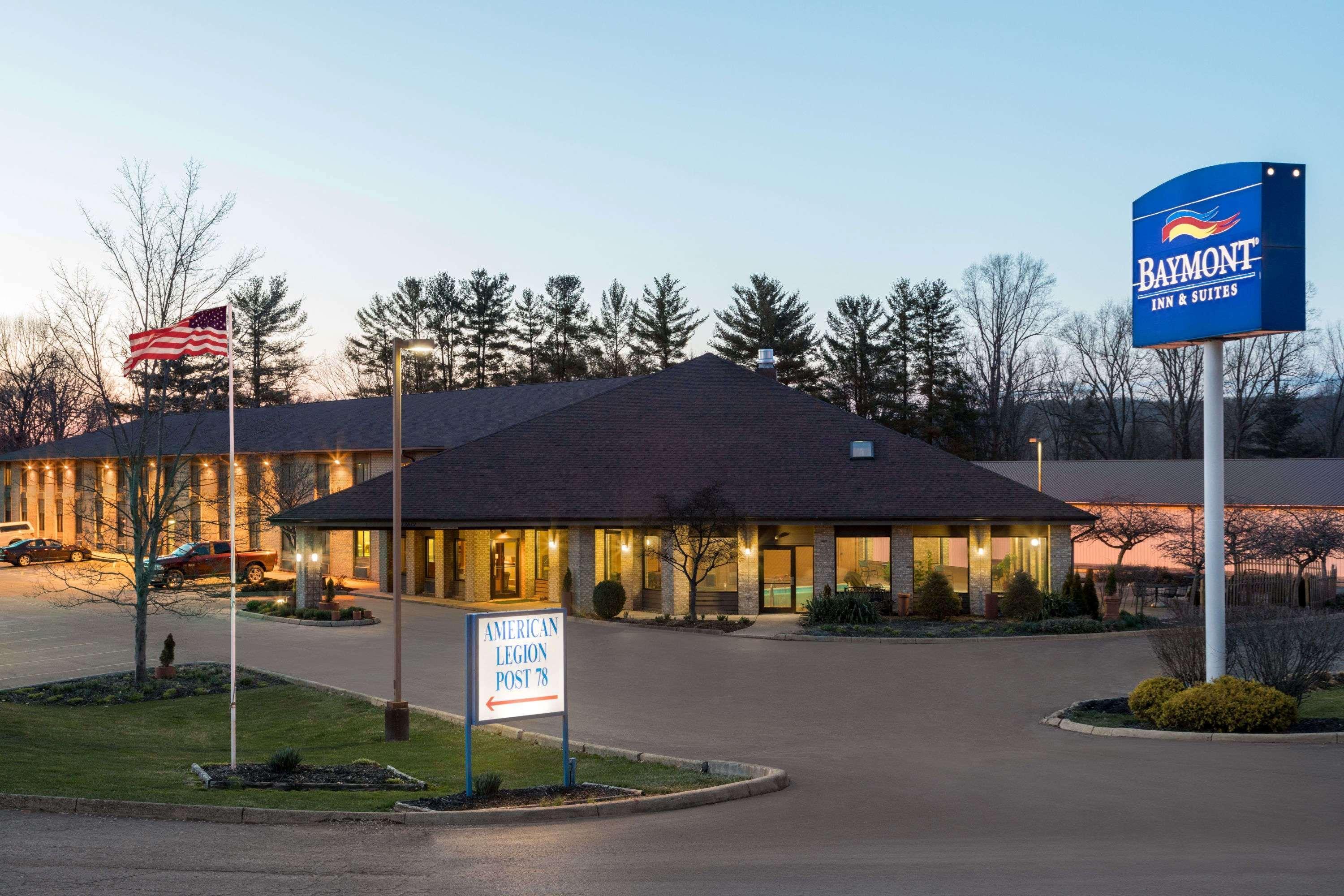 Hotel Baymont By Wyndham Logan Exterior foto