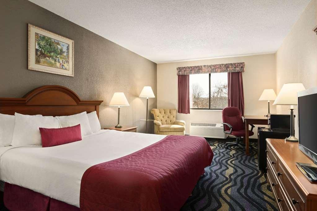 Hotel Baymont By Wyndham Logan Habitación foto