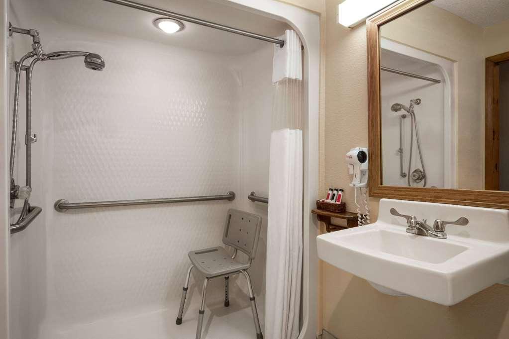 Hotel Baymont By Wyndham Logan Habitación foto