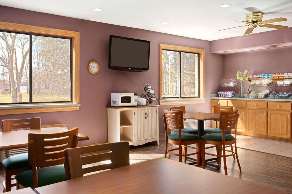 Hotel Baymont By Wyndham Logan Restaurante foto