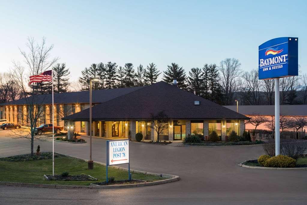 Hotel Baymont By Wyndham Logan Exterior foto